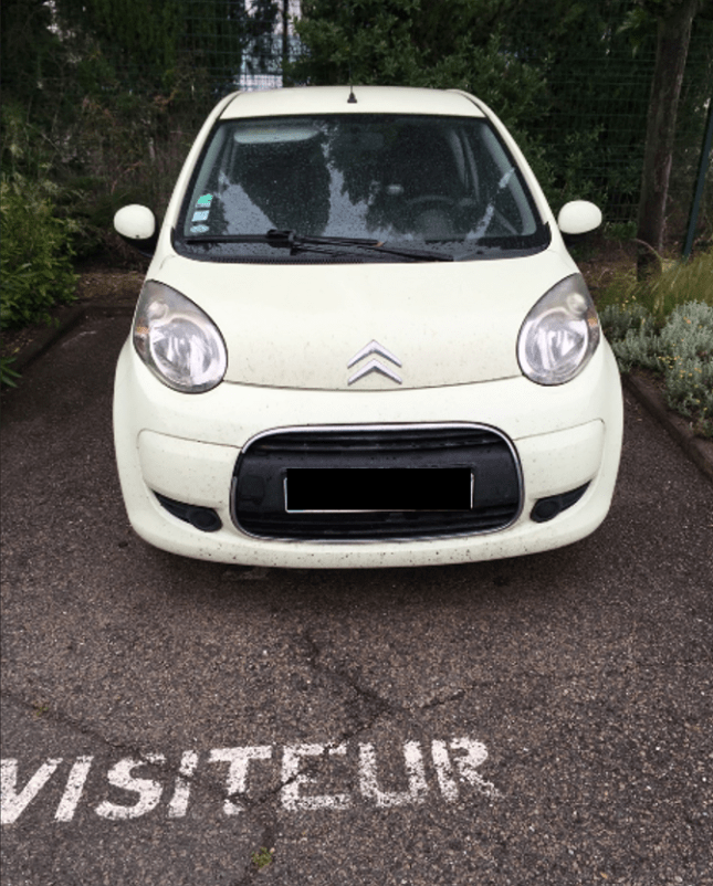 Véhicule place visiteurs.png